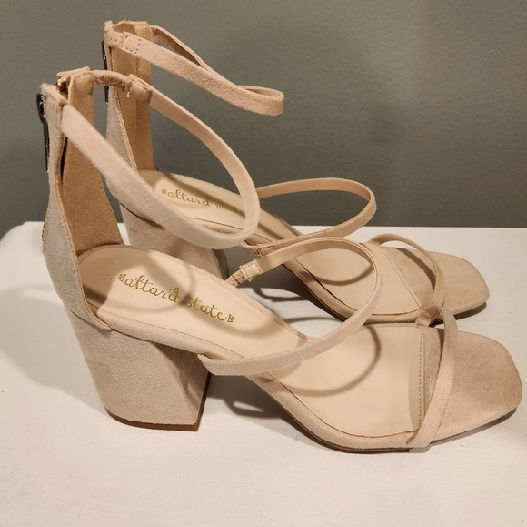 NWOT! HEELS | TAN SUEDE size 6.5 - Picture 7 of 10